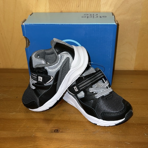 Stride Rite SM Kennedy Toddler’s Shoes NIB - Picture 2 of 4